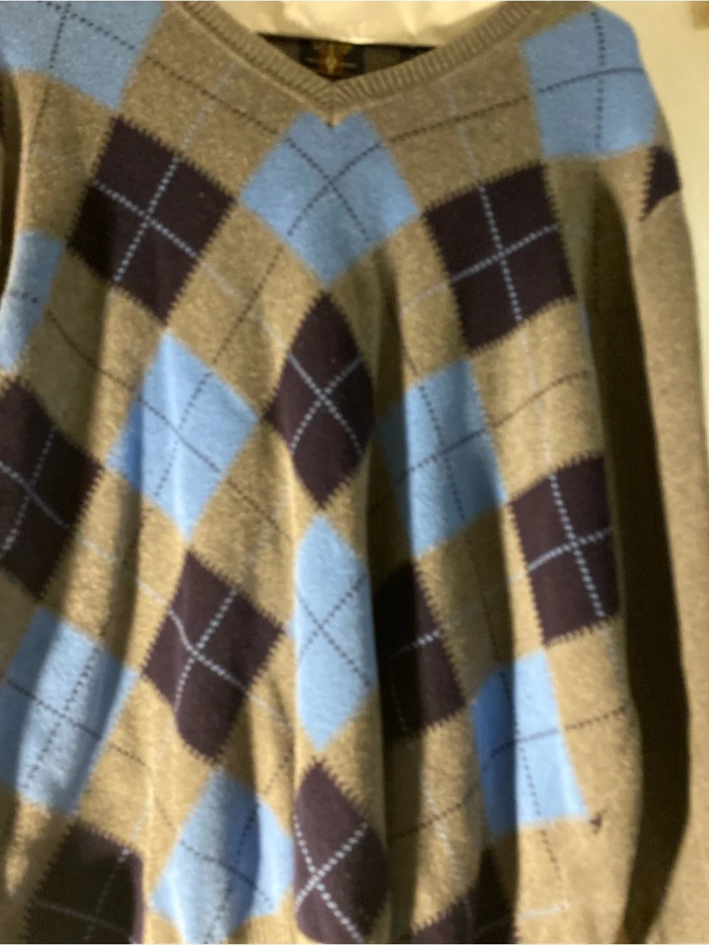 Arrow neck pullover